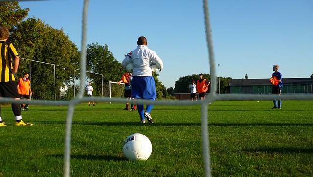 瓦拉内：现在的足球比赛太多了；未来可能会回皇马任职