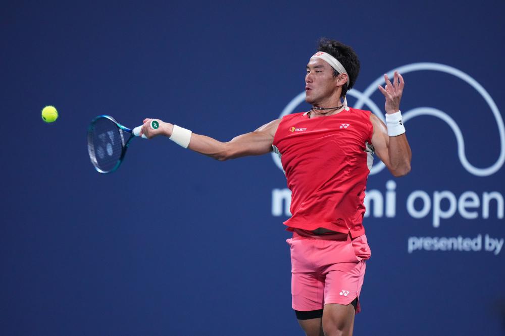 皇马客场3-0击败毕巴，阿诺德表现神勇但伤退，展现世界级水准，但伤病困扰持续。