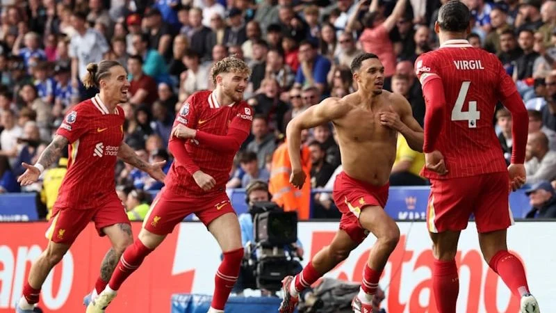 世体：阿隆索回归获利物浦球迷热烈欢迎，阿诺德却遭嘘声相待